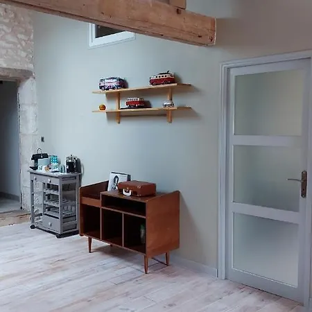 Ancienne Ecole De Colombier Bed & Breakfast