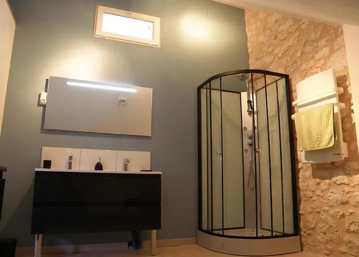 Ancienne Ecole De Colombier 3*